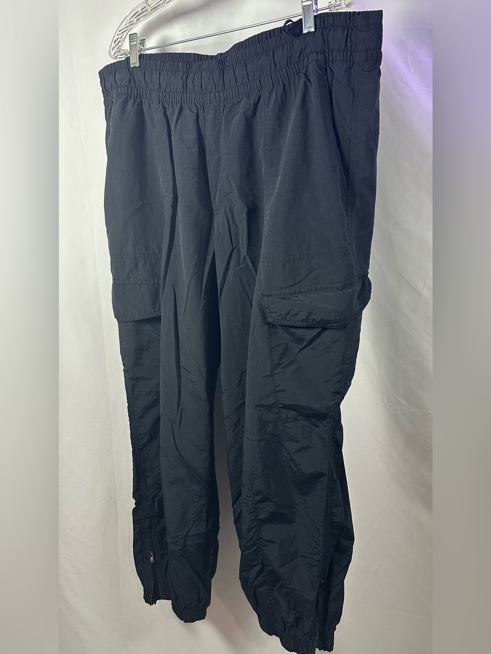 🤍Old Navy Black Cargo Track Joggers - Picture 3 of 12